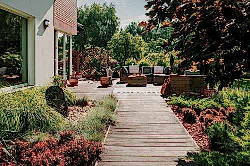Wooden Flooring Applications: Deck and Ground Covering Solutions